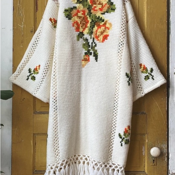 Retro Roses Granny Sweater - Picture 2 of 7